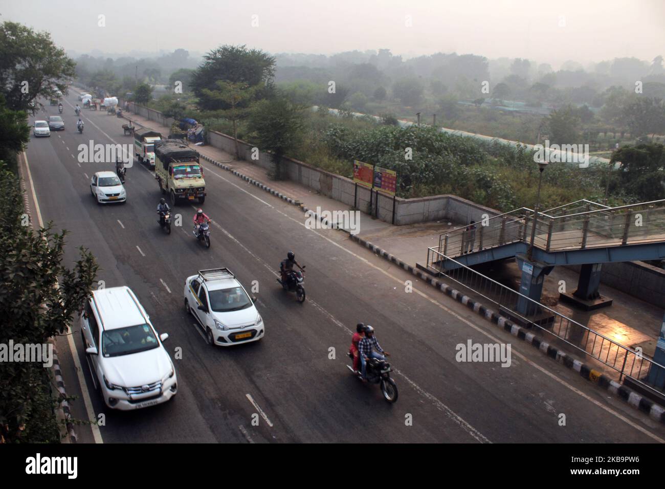 Pollution levels rose as toxic smog engulfs Delhi after Diwali celebrations in the national capital forcing government agencies to declare public health emergency in New Delhi, India on November 01, 2019. Smog levels spike during winter in Delhi, when air quality often eclipses the World Health Organization's safe levels. Cooler air traps pollutants, such as from vehicles, building sites and farmers burning crops in regions outside the Indian capital, close to the ground. (Photo by Mayank Makhija/NurPhoto) Stock Photo