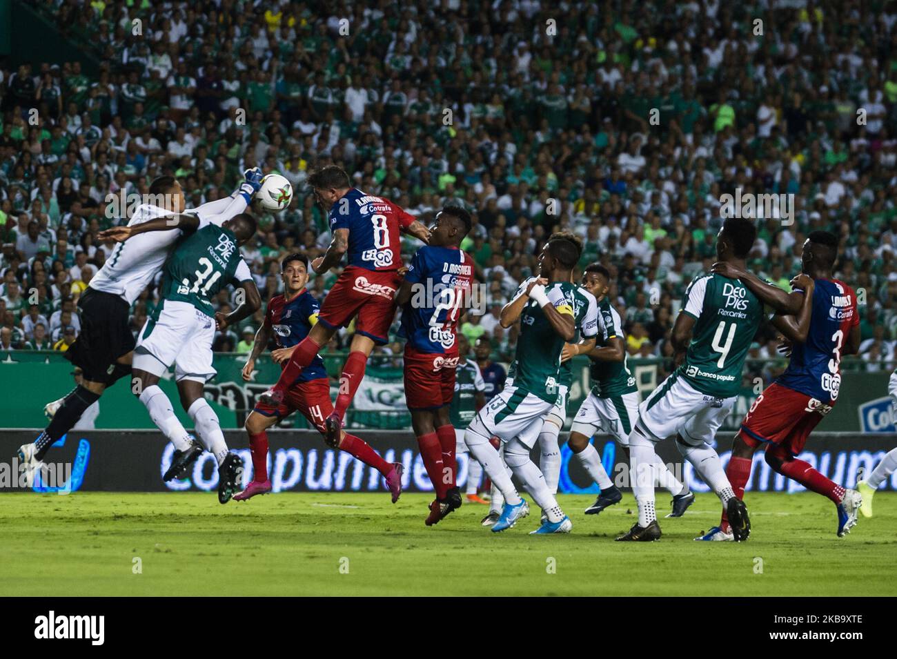 Deportivo's goalkeeper Johan Wallens keeps the ball during the Copa Aguila 2019 final 1/2 match between Deportivo Cali and Independiente Medellin on November 2, 2019, in Santiago de Cali, Colombia, (Photo by Juan Carlos Torres/NurPhoto) Stock Photo