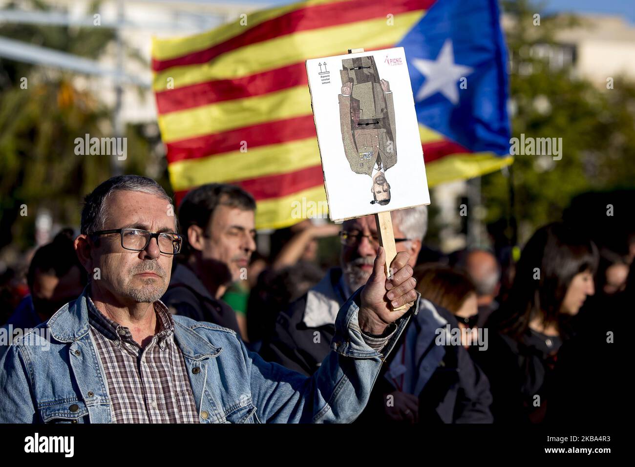 Members of the pro-independence of Catalonia, Defense Committees of the Republic (CDR), try to block access to the event organized by the Spanish Royal House and burn portraits of King Felipe VI, in Barcelona, Catalonia, Spain on November 4 of 2019. (Photo by Miquel Llop/NurPhoto) Stock Photo