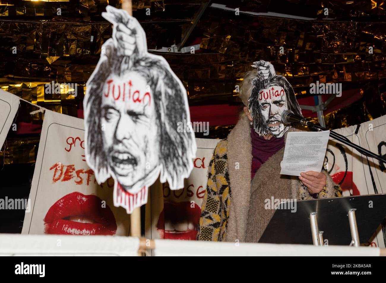 Chelsea manning mask hi-res stock photography and images - Alamy