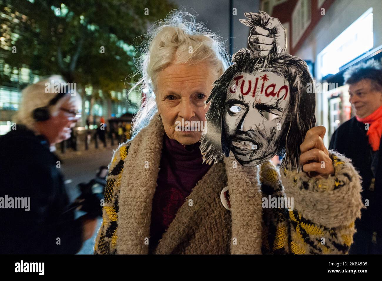 Chelsea manning mask hi-res stock photography and images - Alamy