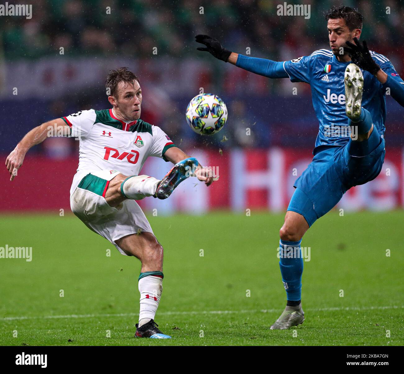 Maciej Rybus of FC Lokomotiv Moskva (L) and Rodrigo Bentancur of Juventus vie for the ball during the UEFA Champions League group D match between FC Lokomotiv Moskva and Juventus at RZD Arena on November 06, 2019 in Moscow, Russia. (Photo by Igor Russak/NurPhoto) Stock Photo