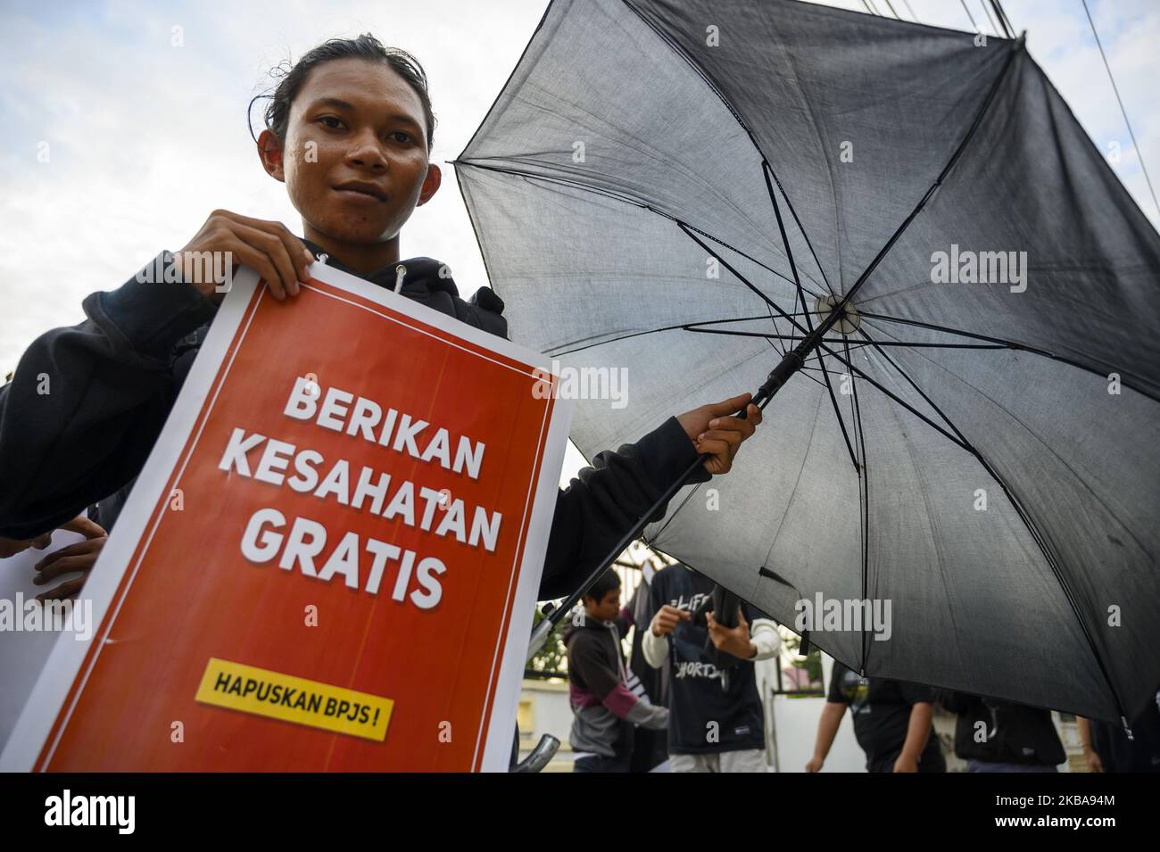 Humanitarian activists bring pamphlets to the Kamisan Action in front of the Central Sulawesi House of Representatives Office in Palu, Central Sulawesi, Indonesia on November 7, 2019. The 16th Kamisan Action this time carries the theme of health and demands to the government so that the state can attend to any public health issues and reject the increase in health insurance contributions managed by the state because they are considered burdening the people. (Photo by Basri Marzuki/NurPhoto) Stock Photo