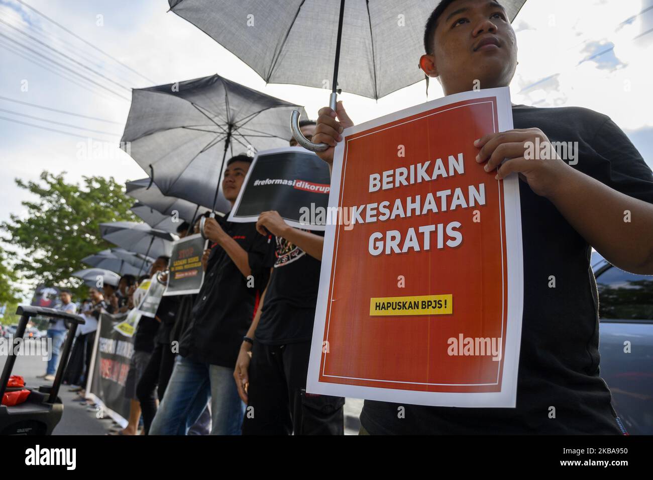 Humanitarian activists bring pamphlets to the Kamisan Action in front of the Central Sulawesi House of Representatives Office in Palu, Central Sulawesi, Indonesia on November 7, 2019. The 16th Kamisan Action this time carries the theme of health and demands to the government so that the state can attend to any public health issues and reject the increase in health insurance contributions managed by the state because they are considered burdening the people. (Photo by Basri Marzuki/NurPhoto) Stock Photo