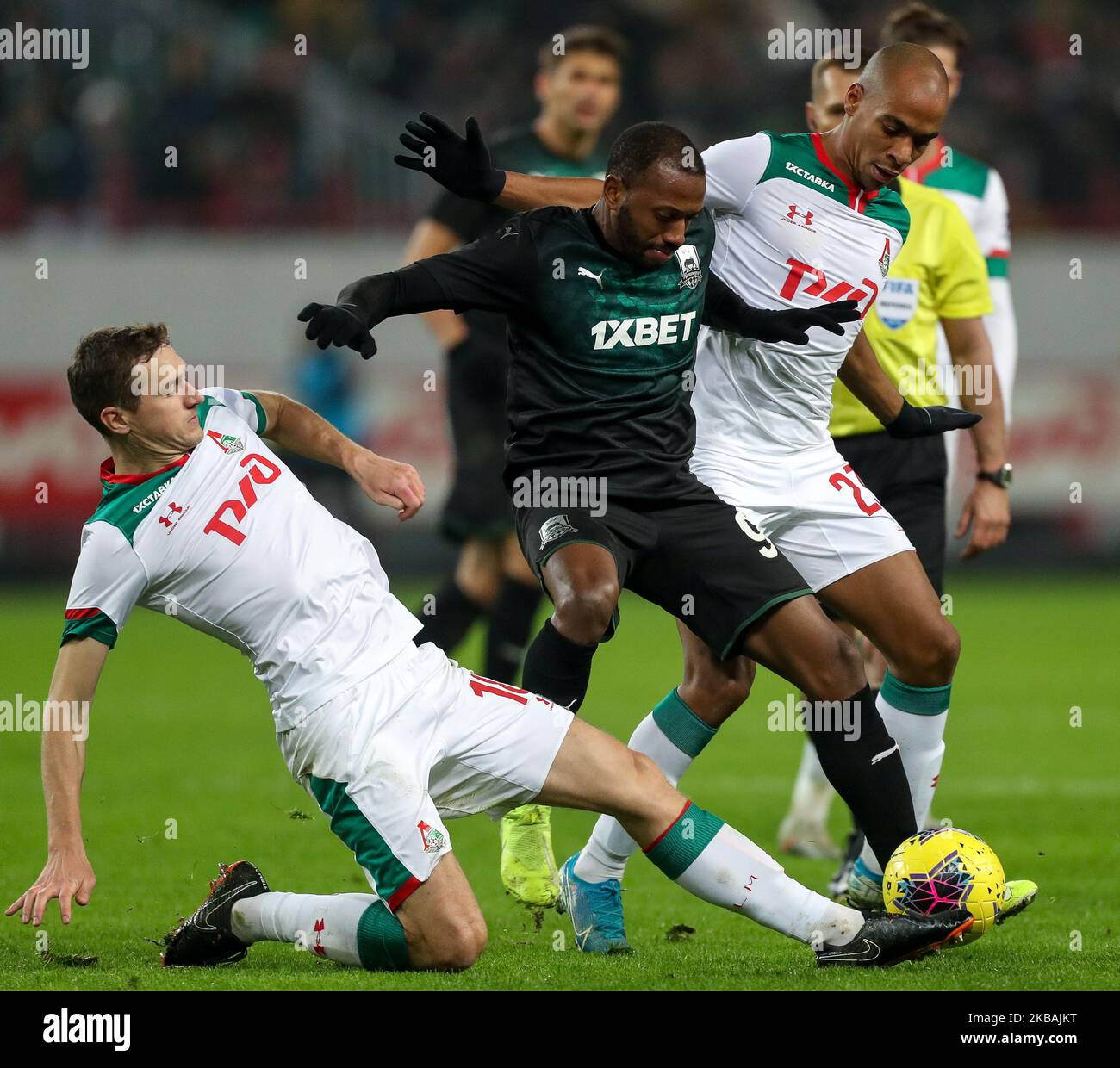 Aleksandr Kolomeytsev (L) and Murilo Cerqueira of FC Lokomotiv Moscow and Manuel Fernandes (C) of FC Krasnodar vie for the ball during the Russian Football League match between FC Lokomotiv Moscow and FC Krasnodar at RZD Arena on November 10, 2019, in Moscow, Russia. (Photo by Igor Russak/NurPhoto) Stock Photo