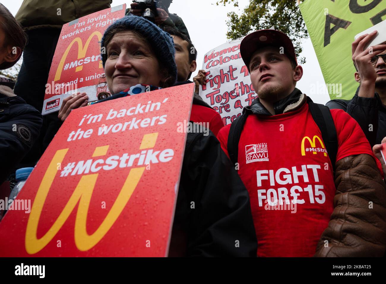 McDonald's employees, trade unionists and campaigners for fast food workers' rights gather outside Downing Street for a rally on 12 November, 2019 in London, England. Members of the Bakers, Food and Allied Workers Union (BFAWU) walked out of six McDonald's stores in London today over a ?15 an hour minimum wage, choice of guaranteed working hours and union rights. (Photo by WIktor Szymanowicz/NurPhoto) Stock Photo