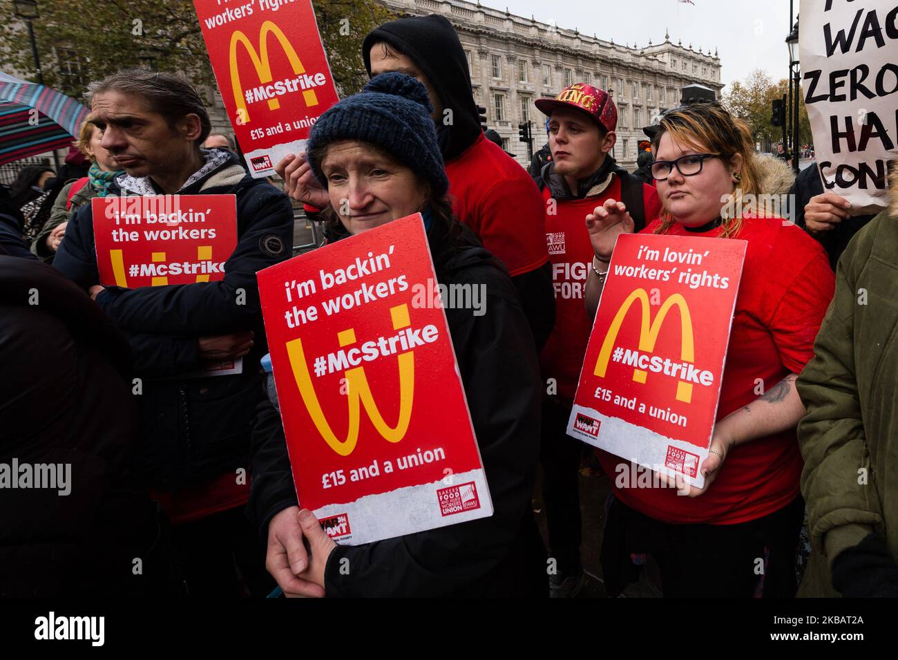 McDonald's employees, trade unionists and campaigners for fast food workers' rights gather outside Downing Street for a rally on 12 November, 2019 in London, England. Members of the Bakers, Food and Allied Workers Union (BFAWU) walked out of six McDonald's stores in London today over a ?15 an hour minimum wage, choice of guaranteed working hours and union rights. (Photo by WIktor Szymanowicz/NurPhoto) Stock Photo