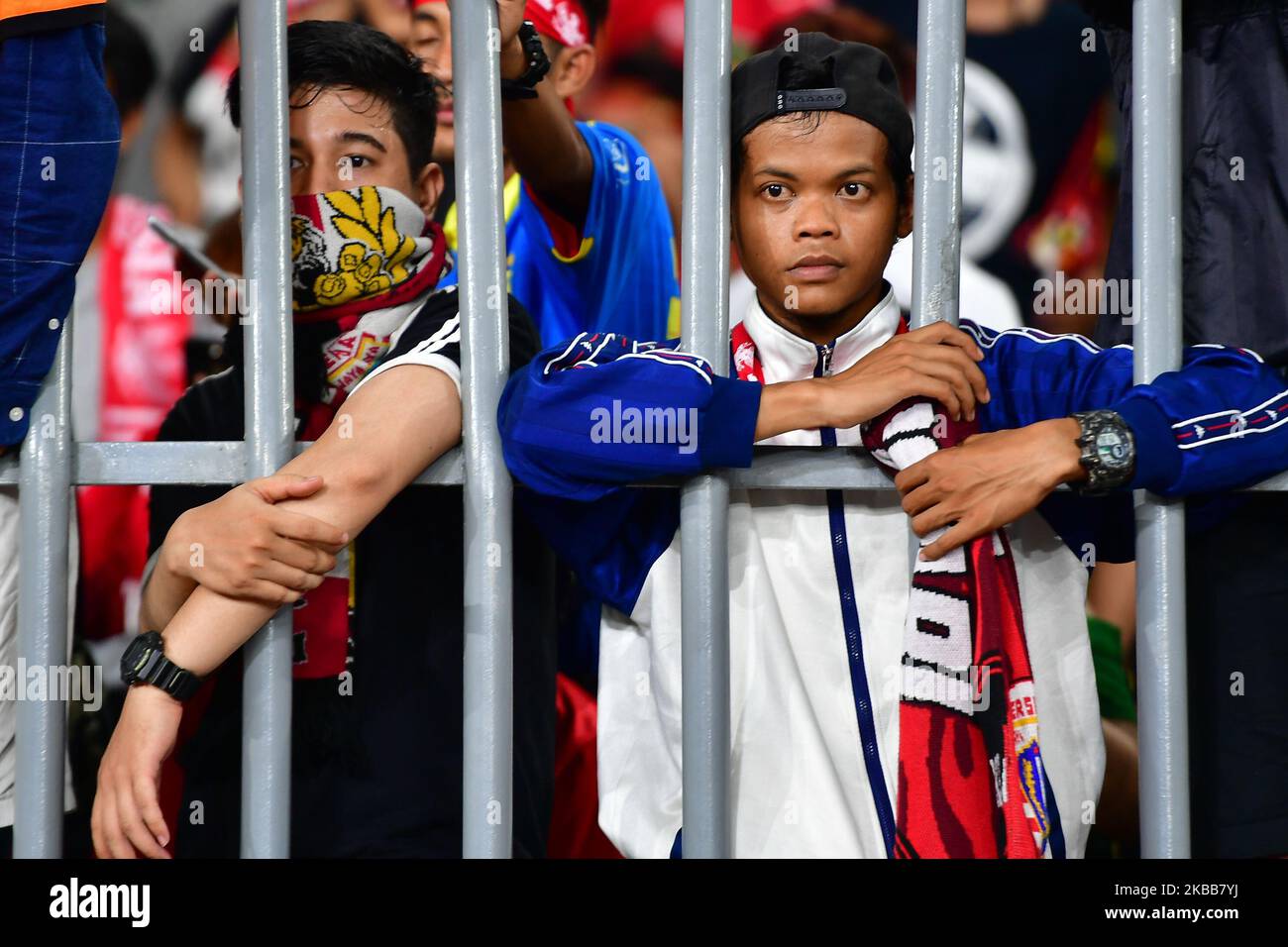 photo of Indonesia fan waiting game to start during FIFA World Cup 2022 and AFC Asian Cup 2023 Preliminary Joint Qualification Round 2 Pool D match between Malaysia and Indonesia at Stadium National Bukit Jalil on November 19, 2019 in Kuala Lumpur , Malaysia. (Photo by Muhammad Amir Abidin/NurPhoto) Stock Photo