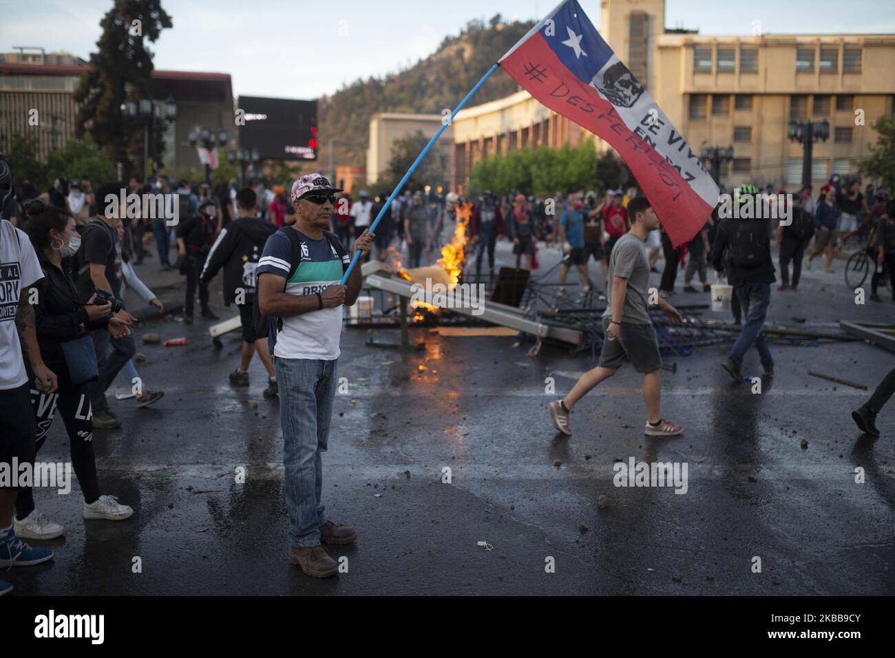 Demonstrators clash with security forces during protests against Chile's government in Santiago, Chile October 30,2019. (Photo by Jeremias Gonzalez/NurPhoto) Stock Photo