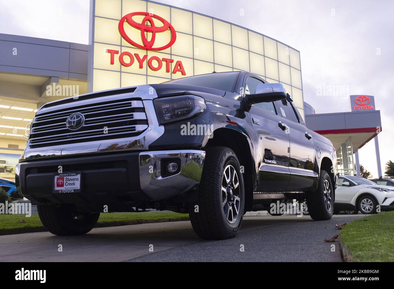 A Toyota Tundra pickup truck is seen at a car dealership in San Jose, California, United States on Tuesday, November 19, 2019. Toyota has supported President Donald Trump's plan to bar California from setting its own vehicle emissions rules. California governor Gavin Newsom said on Monday it will halt all purchases of new vehicles for state government fleets from GM, Toyota and Fiat Chrysler. (Photo by Yichuan Cao/NurPhoto) Stock Photo