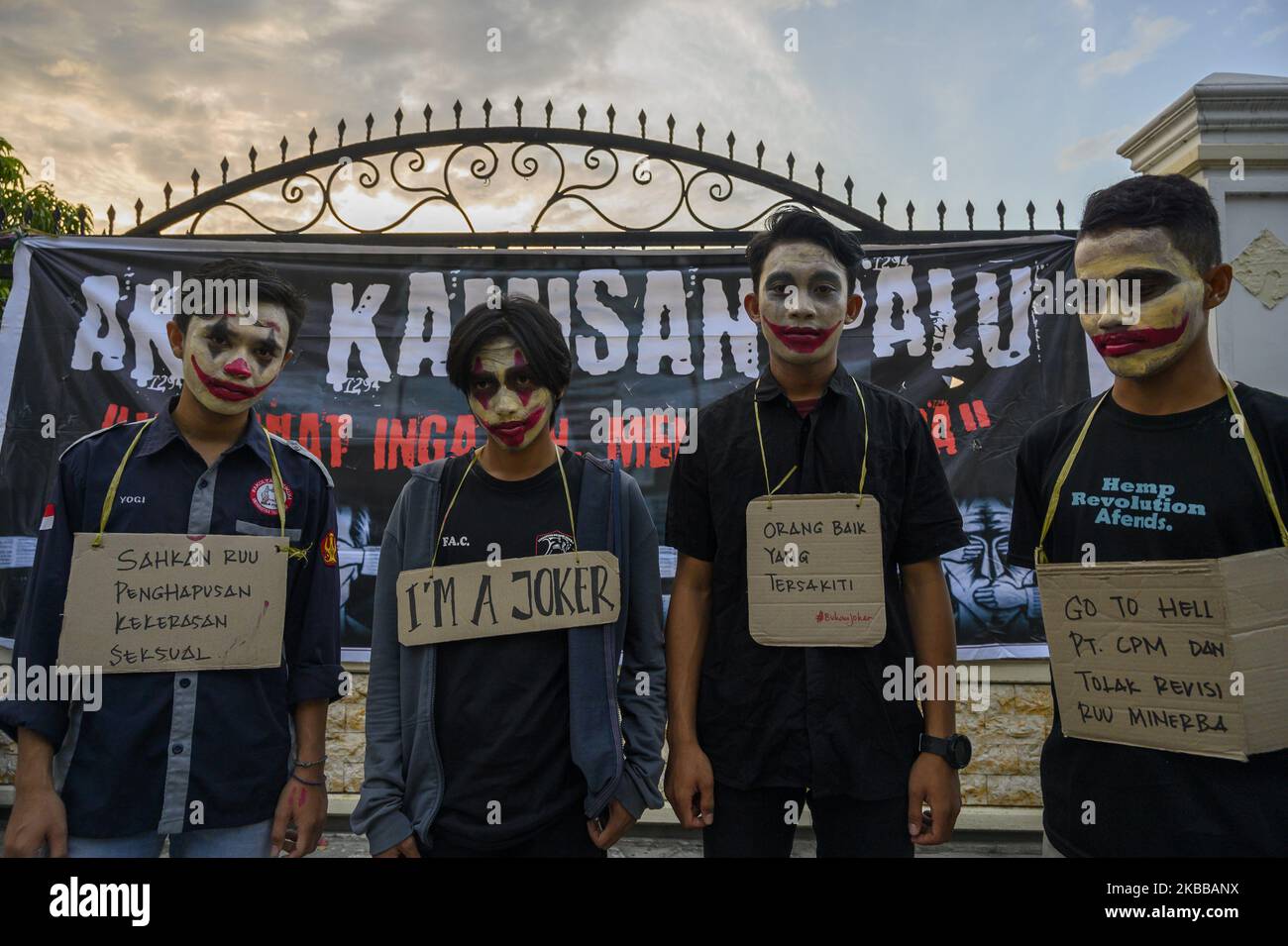 Humanitarian activists put on their faces and carried pamphlets when they held the Kamisan Action in front of the Central Sulawesi House of Representatives Office in Palu, Central Sulawesi, Indonesia on November 21, 2019. This 18th action carried the theme of Mining and stated that it refused to revise the Mineral and Coal Law . They also demanded that the government review the permit granted to PT Citra Palu Mineral to explore gold mining in Poboya, Palu City next year. (Photo by Basri Marzuki/NurPhoto) Stock Photo
