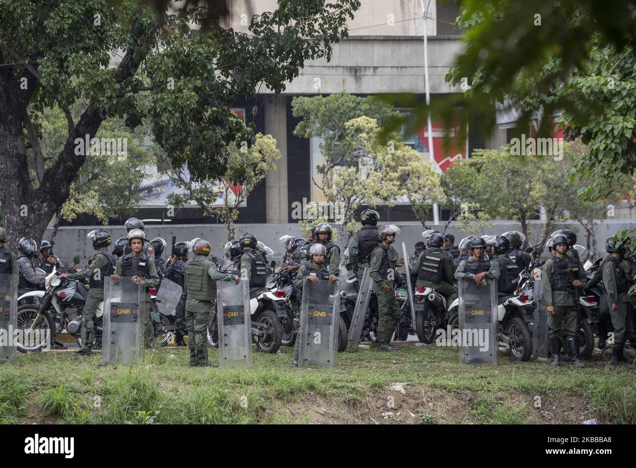 Members of the Bolivarian National Guard (GNB) and the Bolivarian National Police (PNB) block the passage to the march of university students who intended to reach the military academy of Venezuela on 21 November 2019 in Caracas, Venezuela. (Photo by Rafael Briceno Sierralta/NurPhoto) Stock Photo