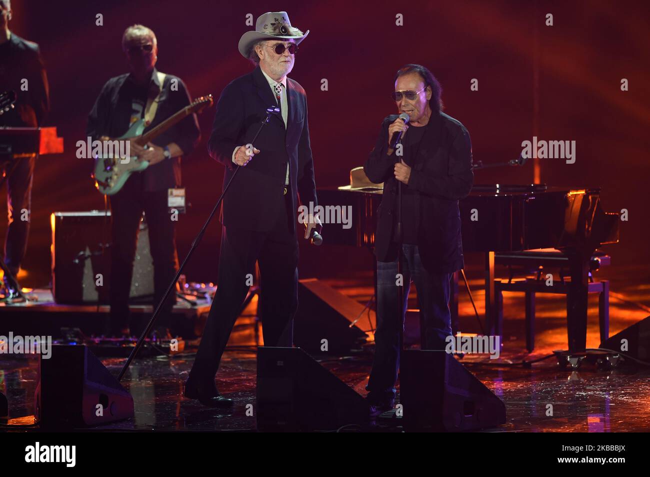 Italian singers Francesco De Gregori and Antonello Venditti sing during 6th stage of Italian edition of international talent shoe XFactor on 21 November 2019 in Milan, Italy. (Photo by Andrea Diodato/NurPhoto) Stock Photo