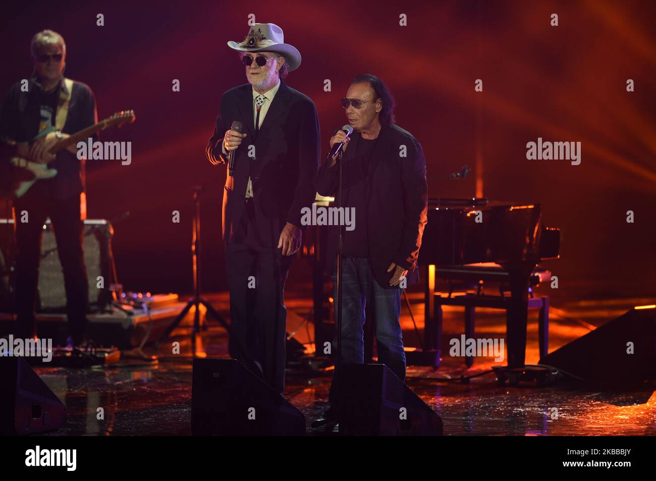 Italian singers Francesco De Gregori and Antonello Venditti sing during 6th stage of Italian edition of international talent shoe XFactor on 21 November 2019 in Milan, Italy. (Photo by Andrea Diodato/NurPhoto) Stock Photo