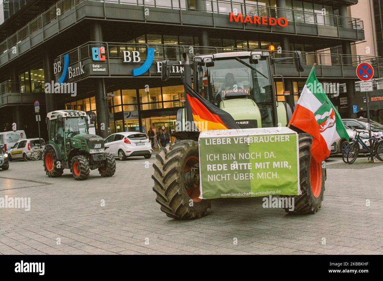 Traffic Chaos as Farmers demonstrate in Colgone and NRW, Germany on 25 November 2019. As far as 500 Tractors takes part in the demonstration in inner city of Cologne, This demonstration is against the agricultural plan of the government and will continue from Cologne to Duesseldorf, then finally to Berlin. (Photo by Ying Tang/NurPhoto) Stock Photo