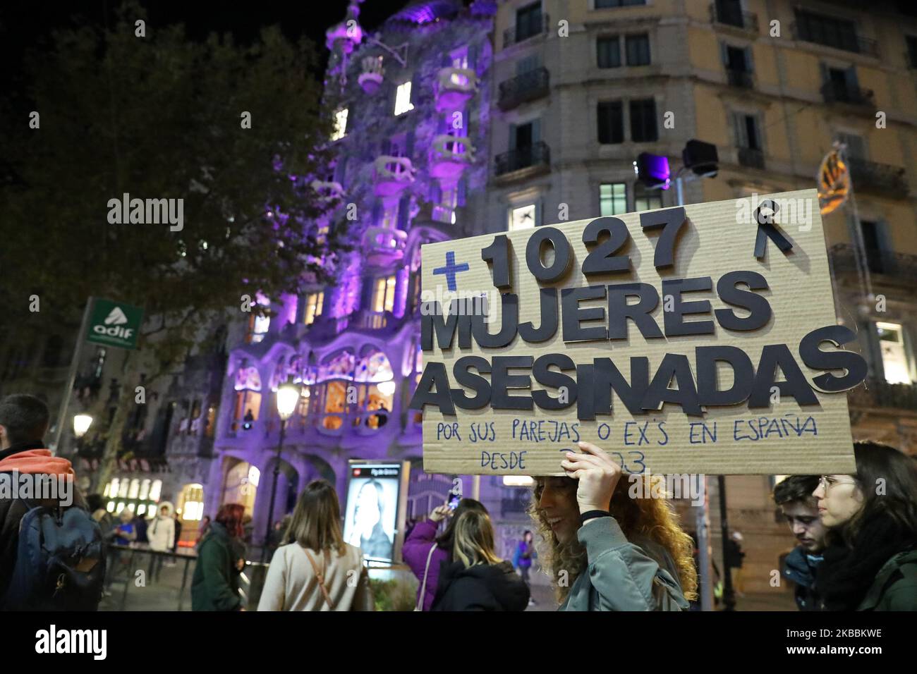 Feminist demonstration against sexist violence in front of the Gaudi Batllo house, on 25th November 2019 in Barcelona, Spain. (Photo by Urbanandsport/NurPhoto) Stock Photo