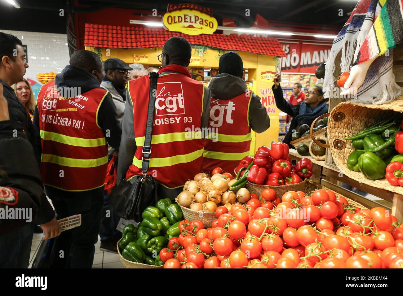 French General Confederation of Labour (CGT) union members demonstrate inside Casino supermarket in the 13th arrondissement of Paris on November 26, 2019, against the deterioration in working conditions and the take over by the German group Aldi of 700 Leader Price stores, one of the group's subsidiaries.The Casino Group confirmed on September 19, 2019, the existence of discussions with the Aldi France group concerning the acquisition of Leader Price. (Photo by Michel Stoupak/NurPhoto) Stock Photo