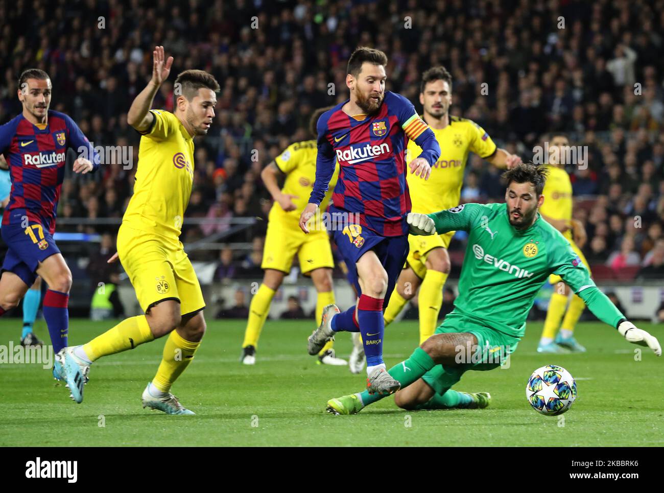 Leo Messi and Roman Burki during the match between FC Barcelona and Borussia Dortmund, corresponding to the week 5 of the group stage of the UEFA Champions League, on 27 November 2019, in Barcelona, Spain. -- (Photo by Urbanandsport/NurPhoto) Stock Photo