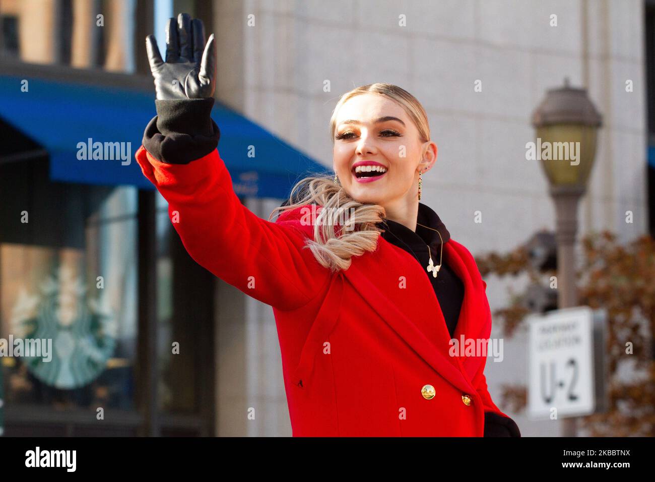 Actress meg donnelly waves hi-res stock photography and images - Alamy