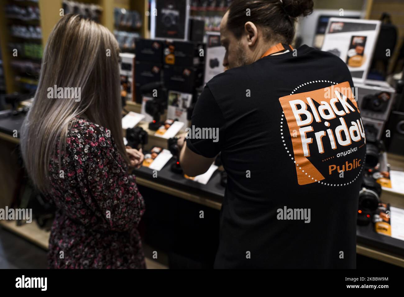 Customer purchasing a camera at the retailer's Black Friday store event, on Thursday November 29 , in Athens, Greece (Photo by Dimitris Lampropoulos/NurPhoto) Stock Photo