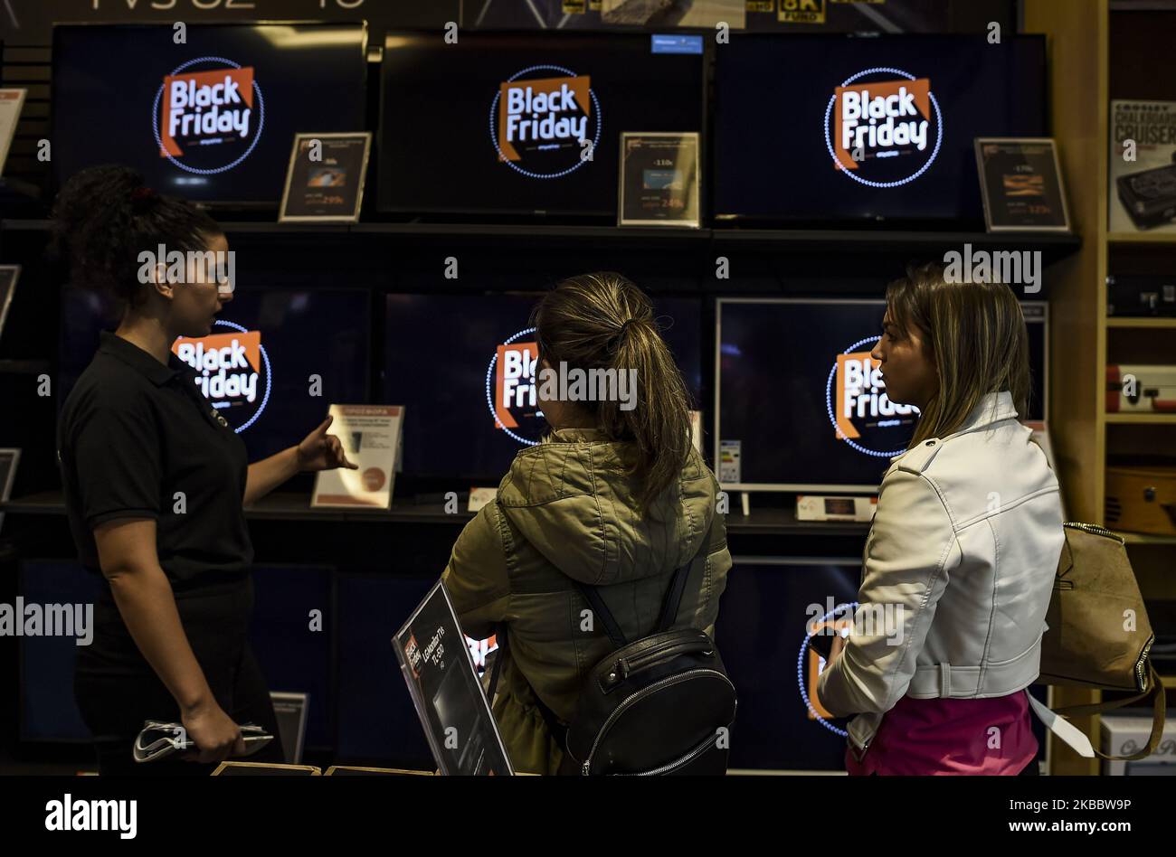 Customer purchasing a TV at the retailer's Black Friday store event, on Thursday November 29 , in Athens, Greece (Photo by Dimitris Lampropoulos/NurPhoto) Stock Photo