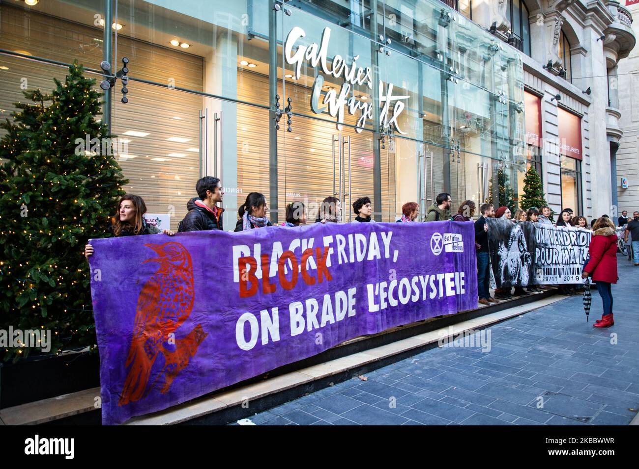 Activists sitting and blocking the store galeries lafayette in Bordeaux, France, on 29 November 2019. Block friday against black friday makes actions in Bordeaux in France, starting by a march with the march for the climate, some activist sit and block the stores galeries lafayette and the apple store tin the center of Bordeaux, by the associations of youth for the climate, extinction rebellion, and AnvCop21, some activist sit in the apple store before the police get them out. (Photo by Jerome Gilles/NurPhoto) Stock Photo