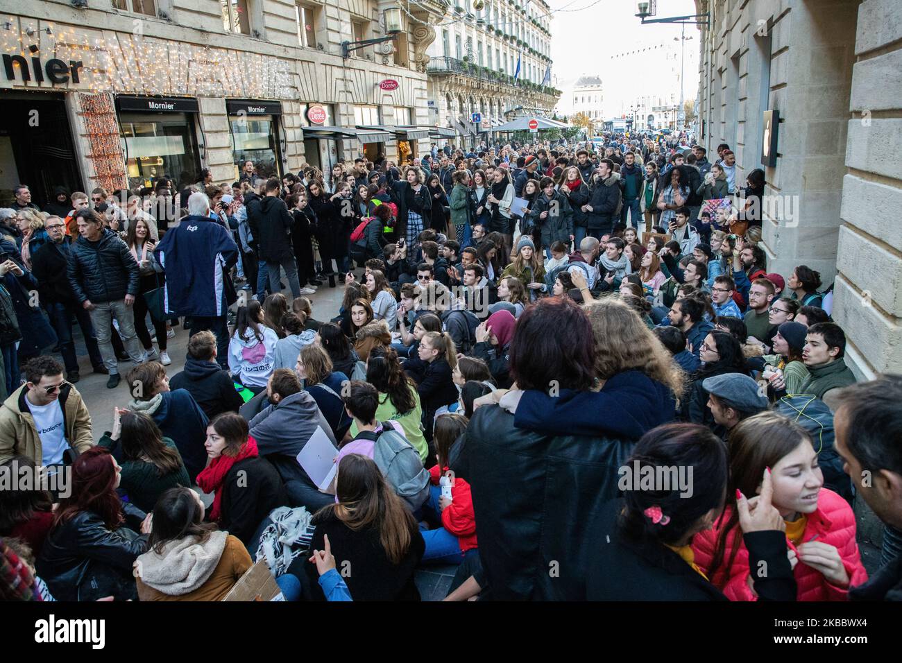 Activists sitting and blocking the apple store in Bordeaux, France, on 29 November 2019. Block friday against black friday makes actions in Bordeaux in France, starting by a march with the march for the climate, some activist sit and block the stores galeries lafayette and the apple store tin the center of Bordeaux, by the associations of youth for the climate, extinction rebellion, and AnvCop21, some activist sit in the apple store before the police get them out. (Photo by Jerome Gilles/NurPhoto) Stock Photo