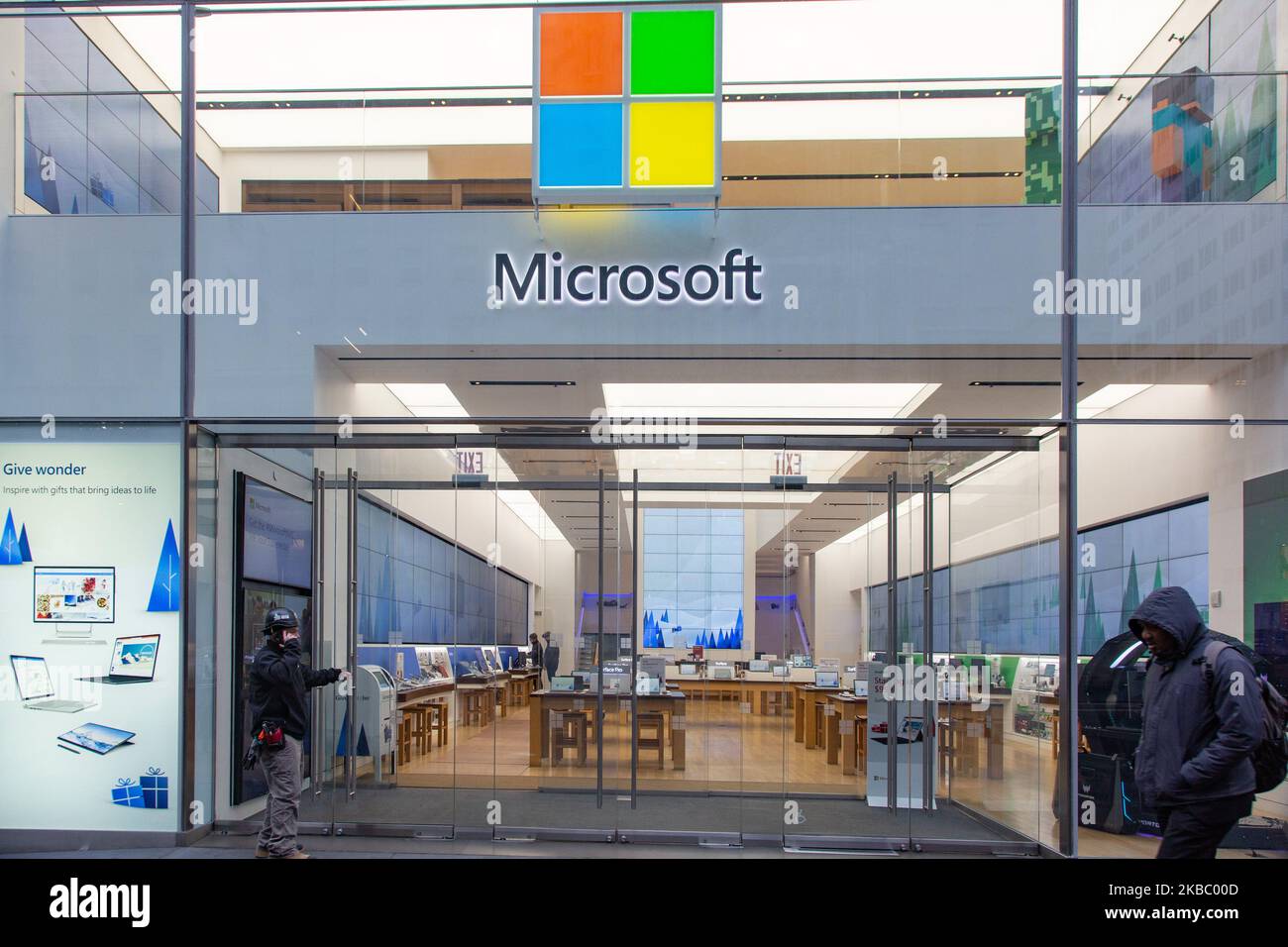 Microsoft store logo hi-res stock photography and images - Page 3 - Alamy