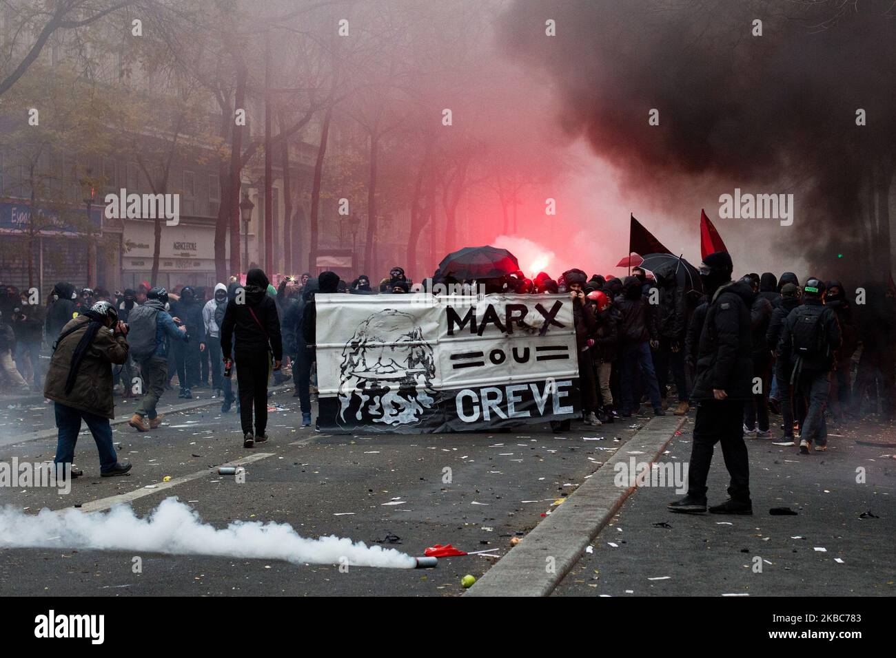 Paris, France, December 5, 2019. A sign with Marx ou Creve written on it during the clashes between the black block and the police at the demonstration against the government's pension reform project and to defend public service. (Photo by Emeric Fohlen/NurPhoto) Stock Photo