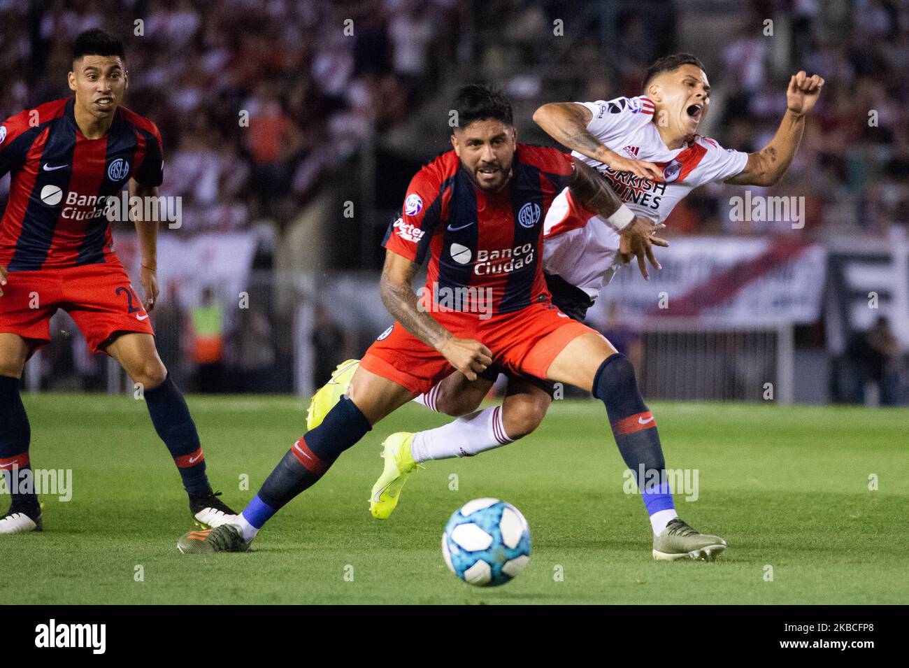 Juan Fernando Quintero of River Plate fight for the ball during a match between River Plate and San Lorenzo as part of Superliga 2019/20 at Estadio Monumental Antonio Vespucio Liberti on December 8, 2019 in Buenos Aires, Argentina. (Photo by Manuel Cortina/NurPhoto) Stock Photo