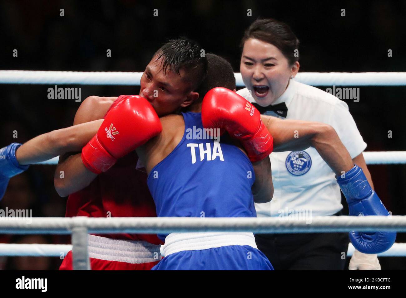 Rogen Ladon of the Philippines emerges victorious against Ammarit Yaodam of Thailand to win the gold medal in Men's Boxing flyweight division for the 30th South East Asian Games held in Manila on December 9, 2019. (Photo by George Calvelo/NurPhoto) Stock Photo