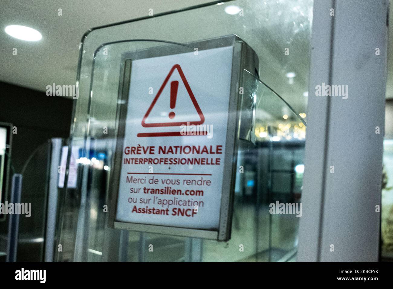 Transport chaos continues across France. The strike is still paralyzing the transports in Paris, in Gare du Nord, on 9 December 2019. (Photo by Jerome Gilles/NurPhoto) Stock Photo