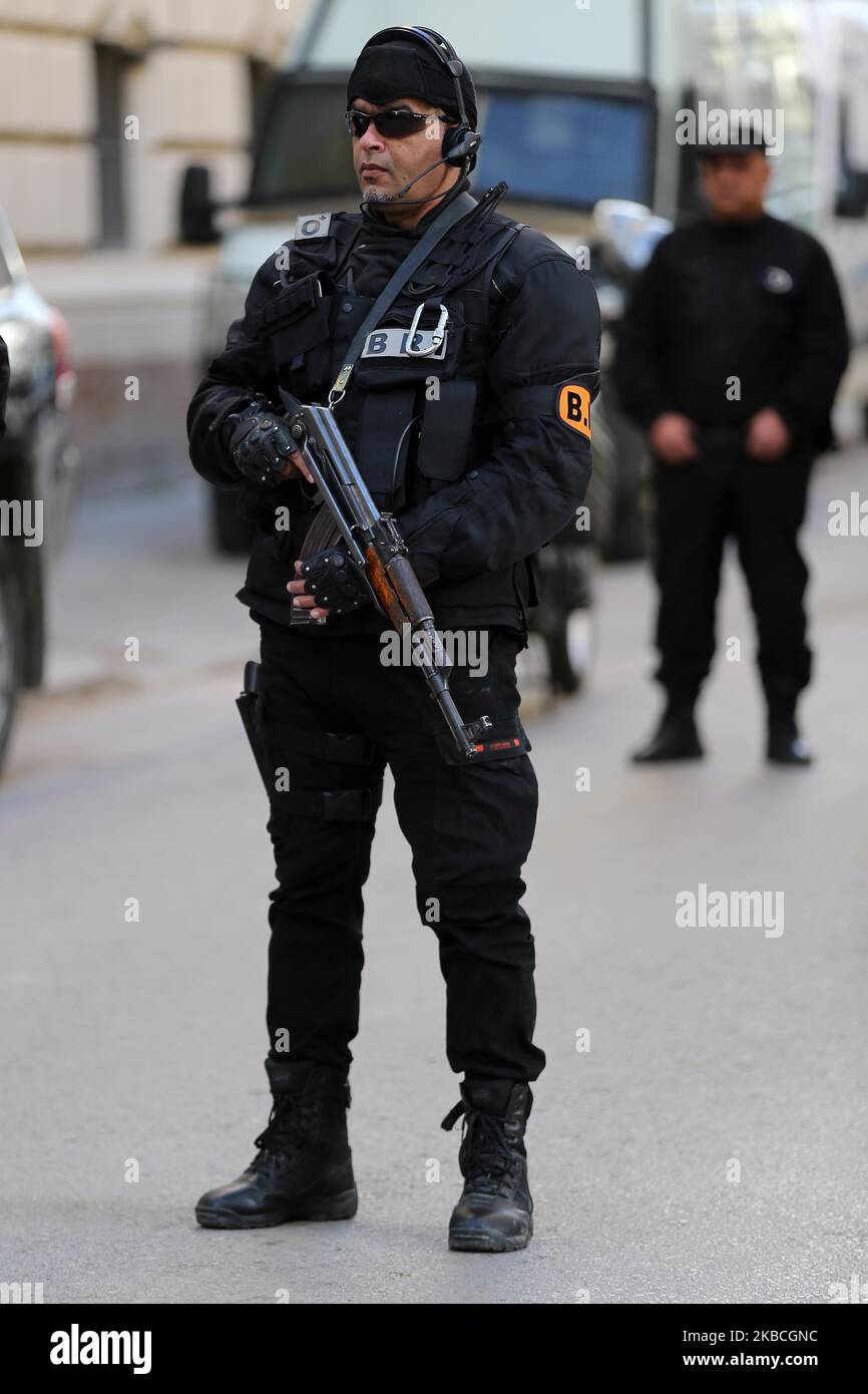 Algerian security forces hi-res stock photography and images - Alamy