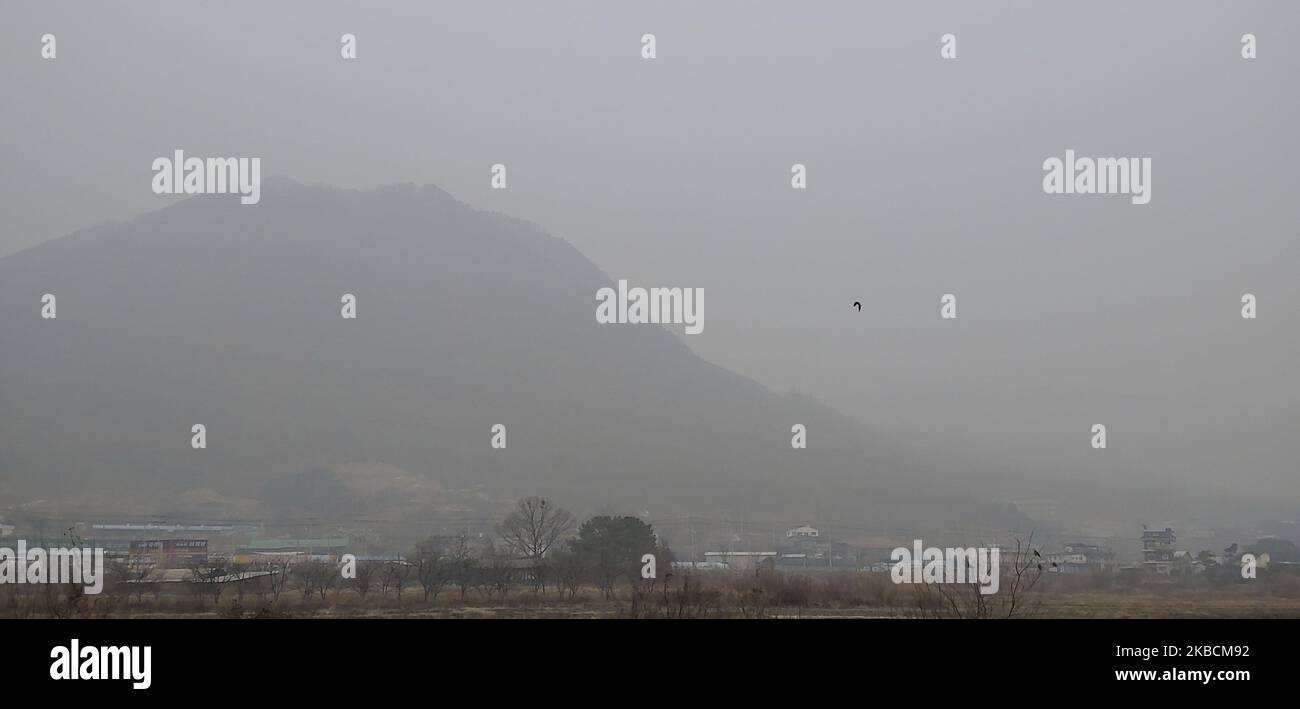 Air pollution in korea hires stock photography and images Alamy
