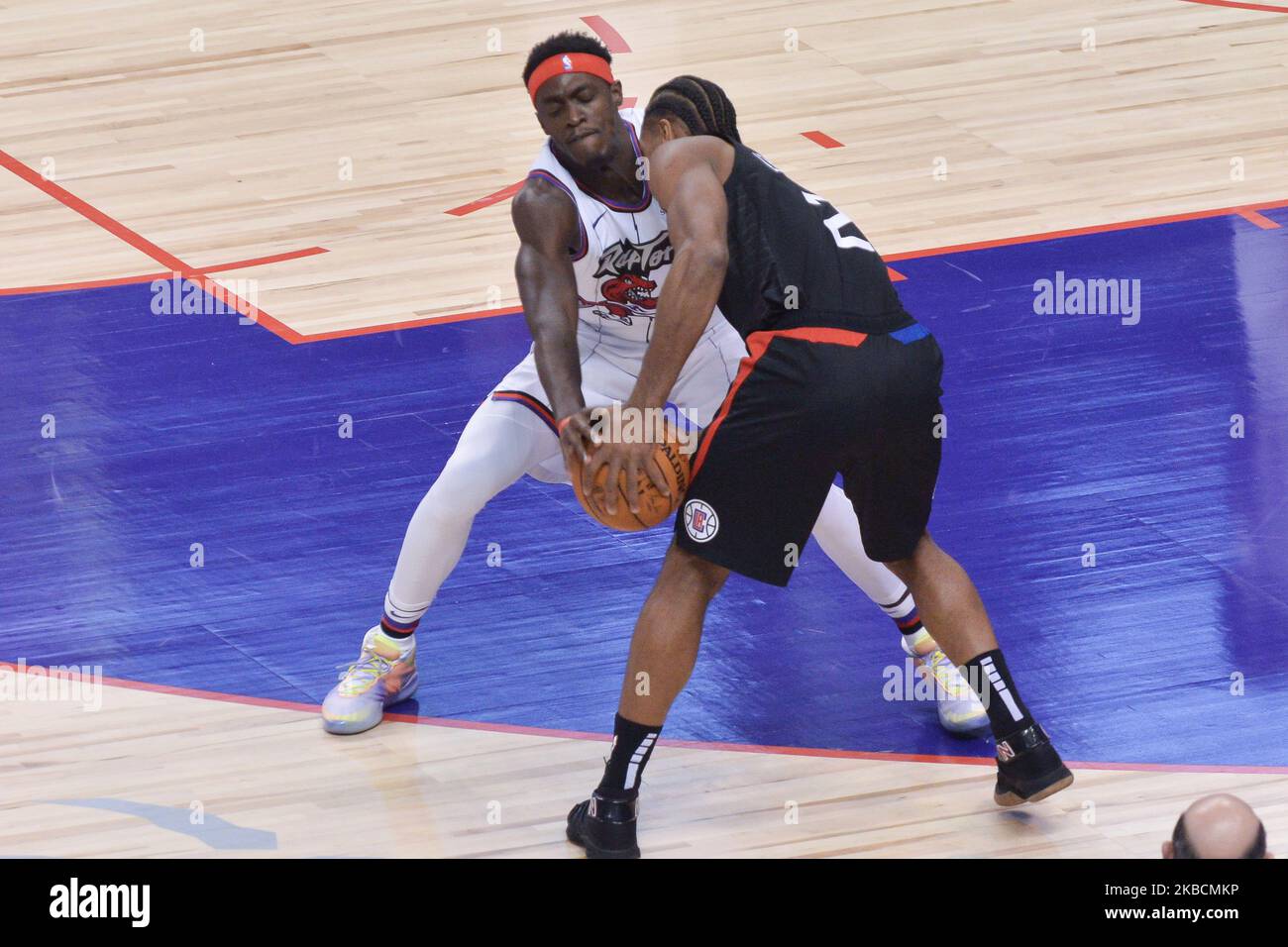 Pascal Siakam #43 of the Toronto Raptorstrying to pick up the ball from Kawhi Leonard #2 of the Los Angeles Clippers during the Toronto Raptors vs Los Angeles Clippers NBA regular season game at Scotiabank Arena on December 11, 2019, in Toronto, Canada (Score after first half 46:64) (Photo by Anatoliy Cherkasov/NurPhoto) Stock Photo