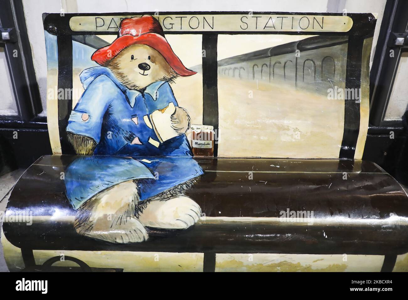 Paddington bear bench hires stock photography and images Alamy