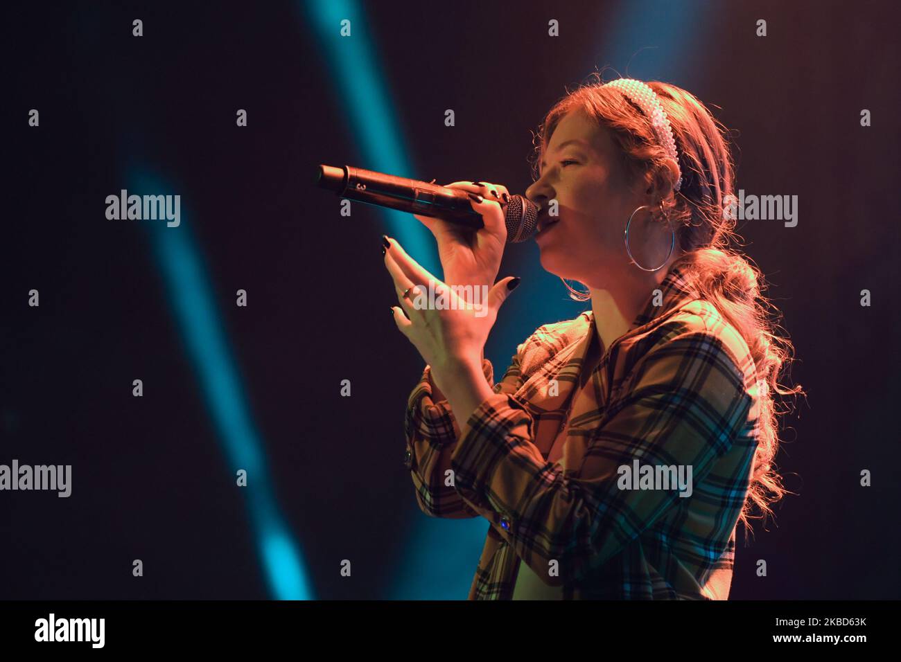 Zuzanna Jab?onska (age 16), a Polish singer, finalist of the first Polish edition 'The Voice Kids' (2018), performs during the 2019 edition of Siemacha Christmas Carols evening. On Sunday, December 15, in Krakow, Lesser Poland Voivodeship, Poland. (Photo by Artur Widak/NurPhoto) Stock Photo