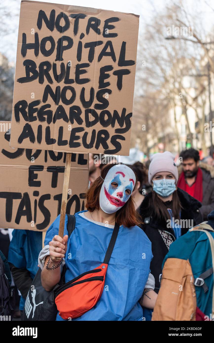 Mobilisation Mask Working hours sign french hi-res stock photography and images - Alamy