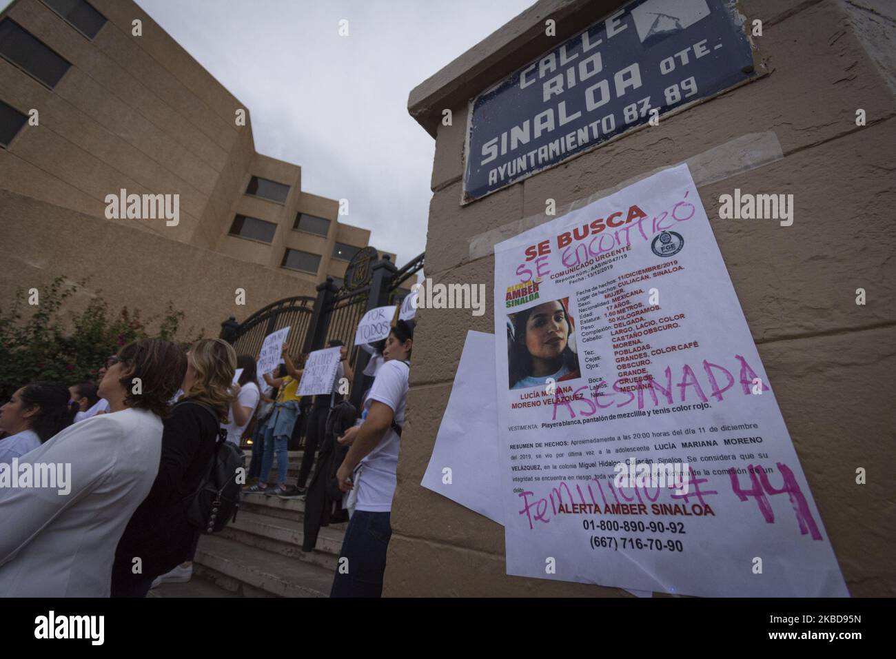 A sign with a photo of 17-years-old girl, Lucía Mariana Moreno in Culiacán, Sinaloa, México on December 19, 2019. Mariana disappeared on December 11 at 10 p.m. when she was on her way to La Lomita Church for the celebrations of the Day of the Virgin of Guadalupe and was found dead five days later along with the body of another young woman. (Photo by Guillermo Gutiérrez/NurPhoto) Stock Photo