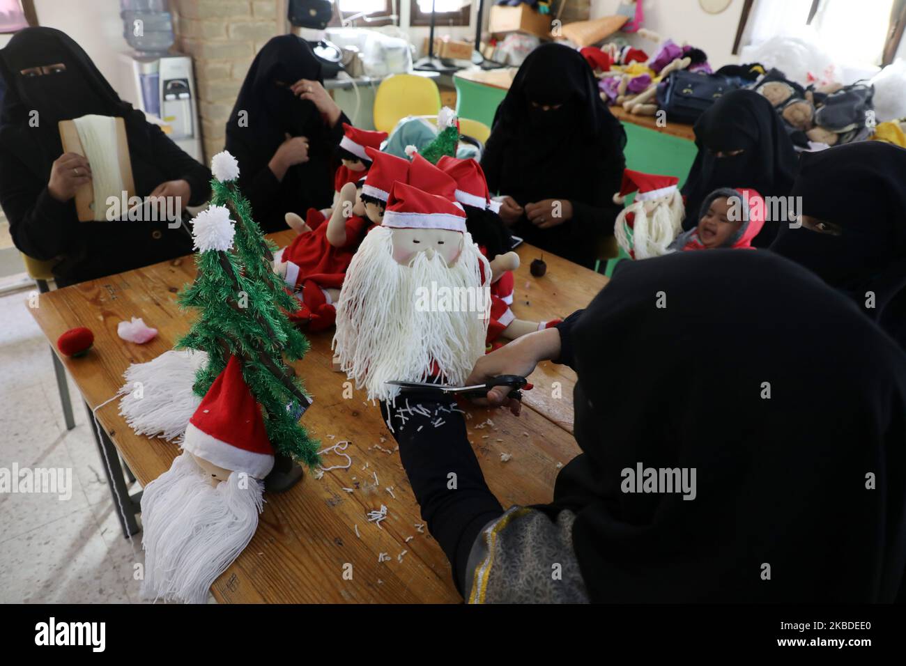 Palestinian artisans make Christmas toys at Zeina Association and Cooperative for Handicraft in Beit Hanun in the northern Gaza Strip on December 24, 2019. (Photo by Majdi Fathi/NurPhoto) Stock Photo