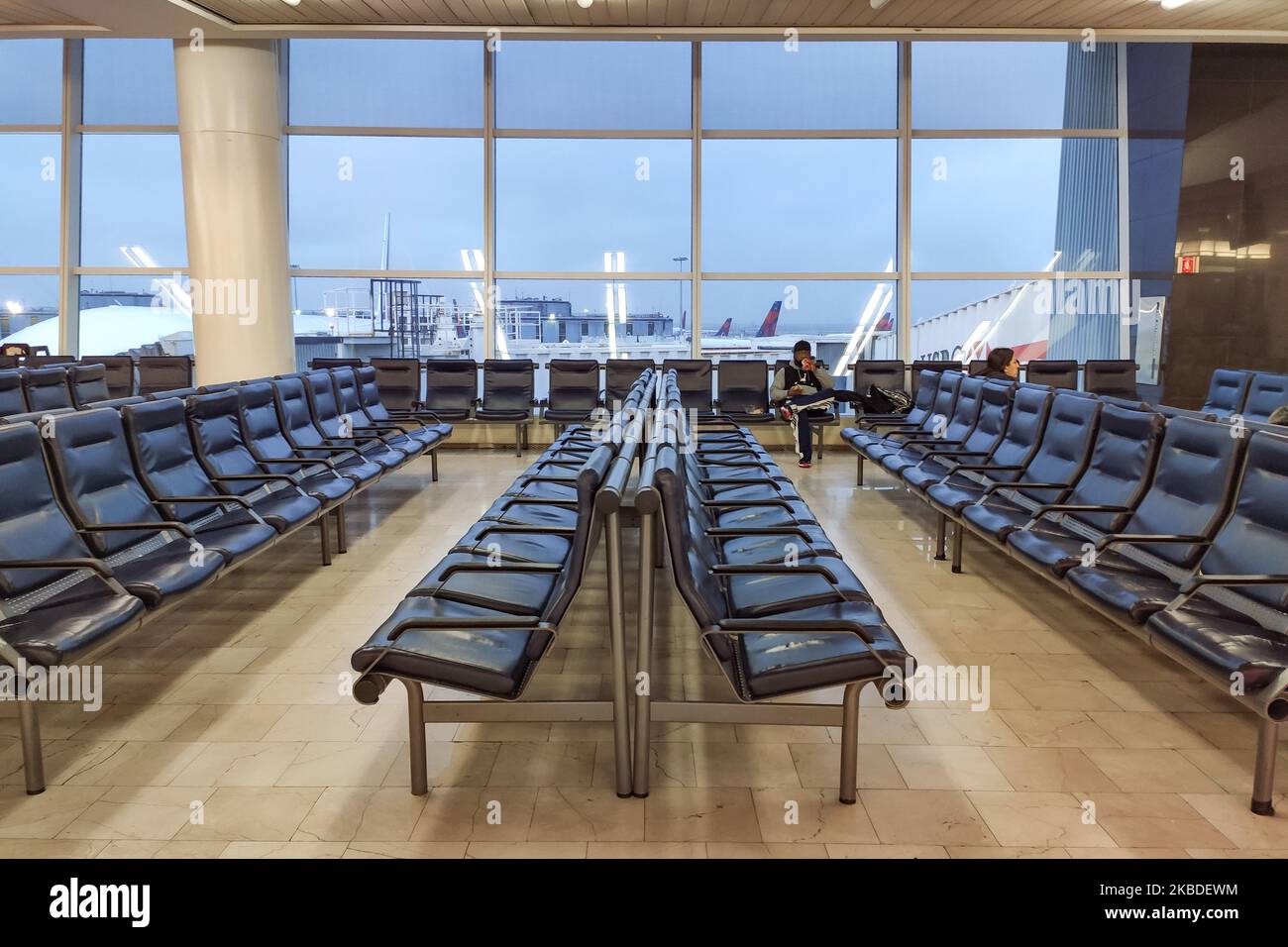 inside-the-gate-hall-area-of-terminal-1-waiting-rooms-gates-seats