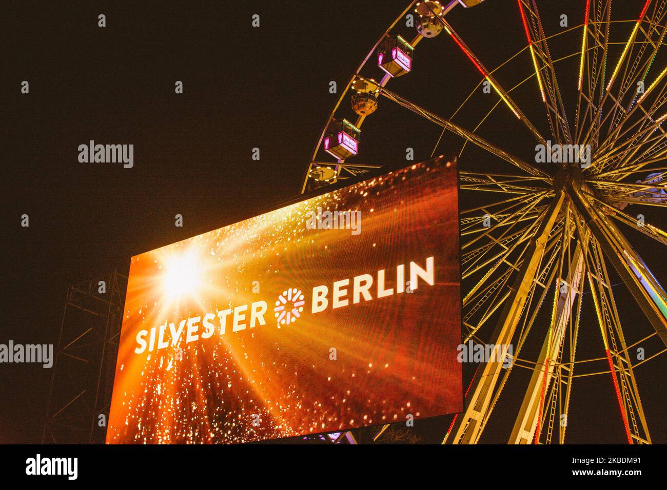 Brandenburg gate berlin new years eve hi-res stock photography and images -  Page 2 - Alamy