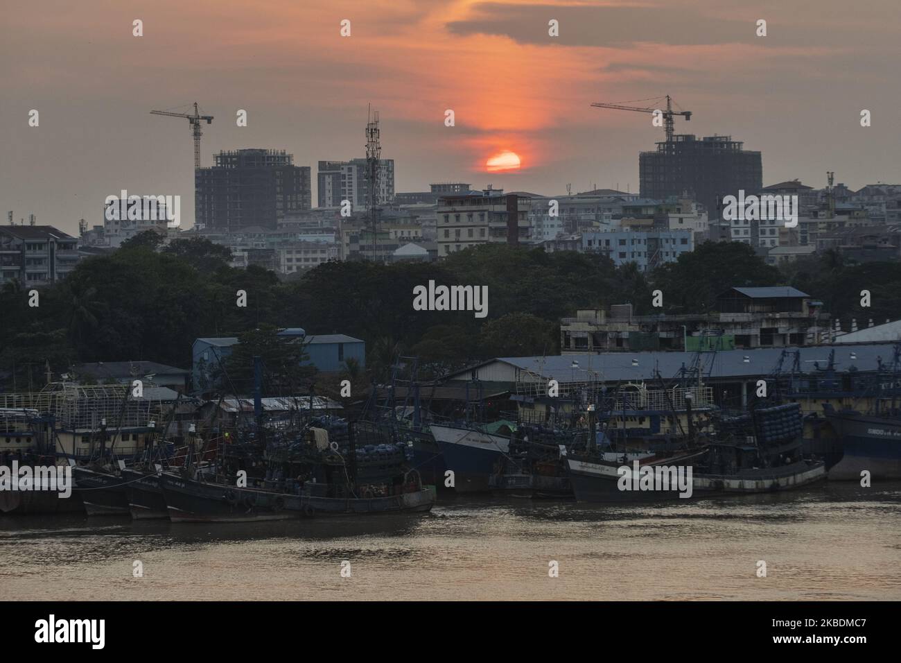 The sun is set during the last day of the year in Yangon, Myanmar on 31 December, 2019. (Photo by Shwe Paw Mya Tin/NurPhoto) Stock Photo