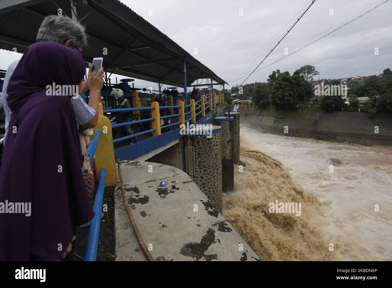 Ciliwung rivers water level rise hi-res stock photography and images ...