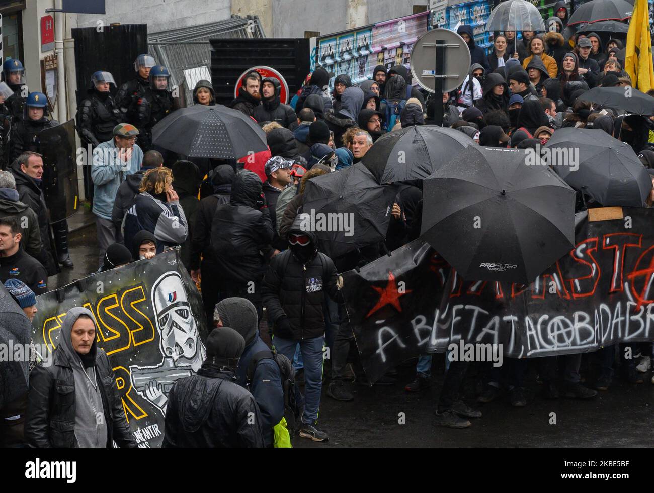 Black bloc during the demonstration against the pension reform project on January 9, 2020 in Nantes, France (Photo by Estelle Ruiz/NurPhoto) Stock Photo
