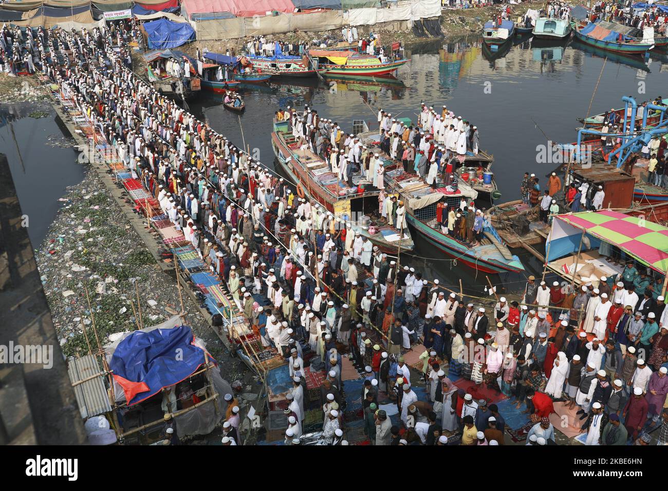 Thousands of Muslims from around the world performs Friday prayer on a makeshift bridge during Bishwa Ijtema, which is considered the world’s second-largest muslim gathering after haj in Tongi, outskirt of Dhaka on january 10, 2020. (Photo by Kazi Salahuddin Razu/NurPhoto) Stock Photo