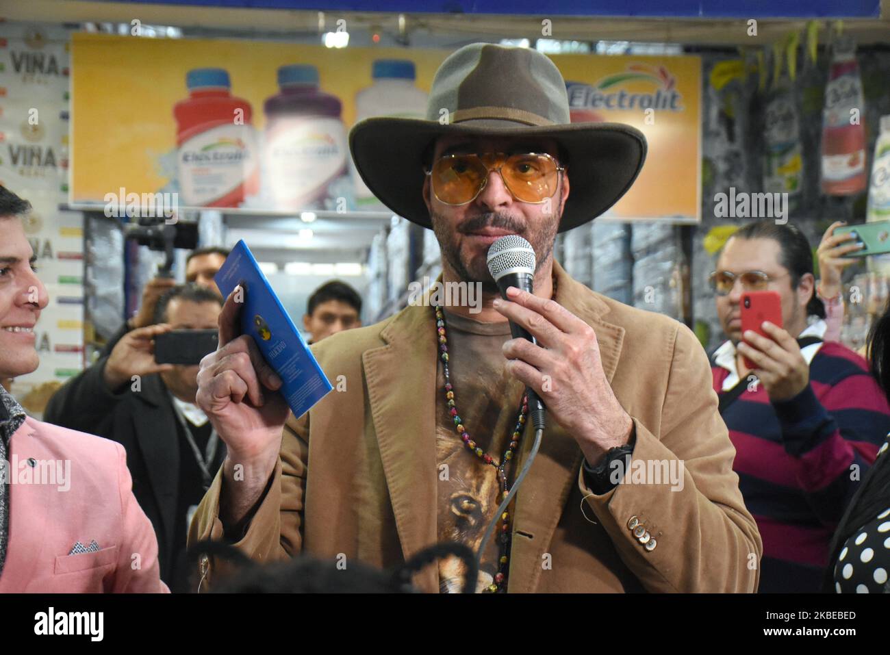 Singer Pablo Montero attends at Central de Abastos market to deliver toys to children as part of The Kings Day on January 11, 2020 in Mexico City, Mexico (Photo by Eyepix/NurPhoto) Stock Photo