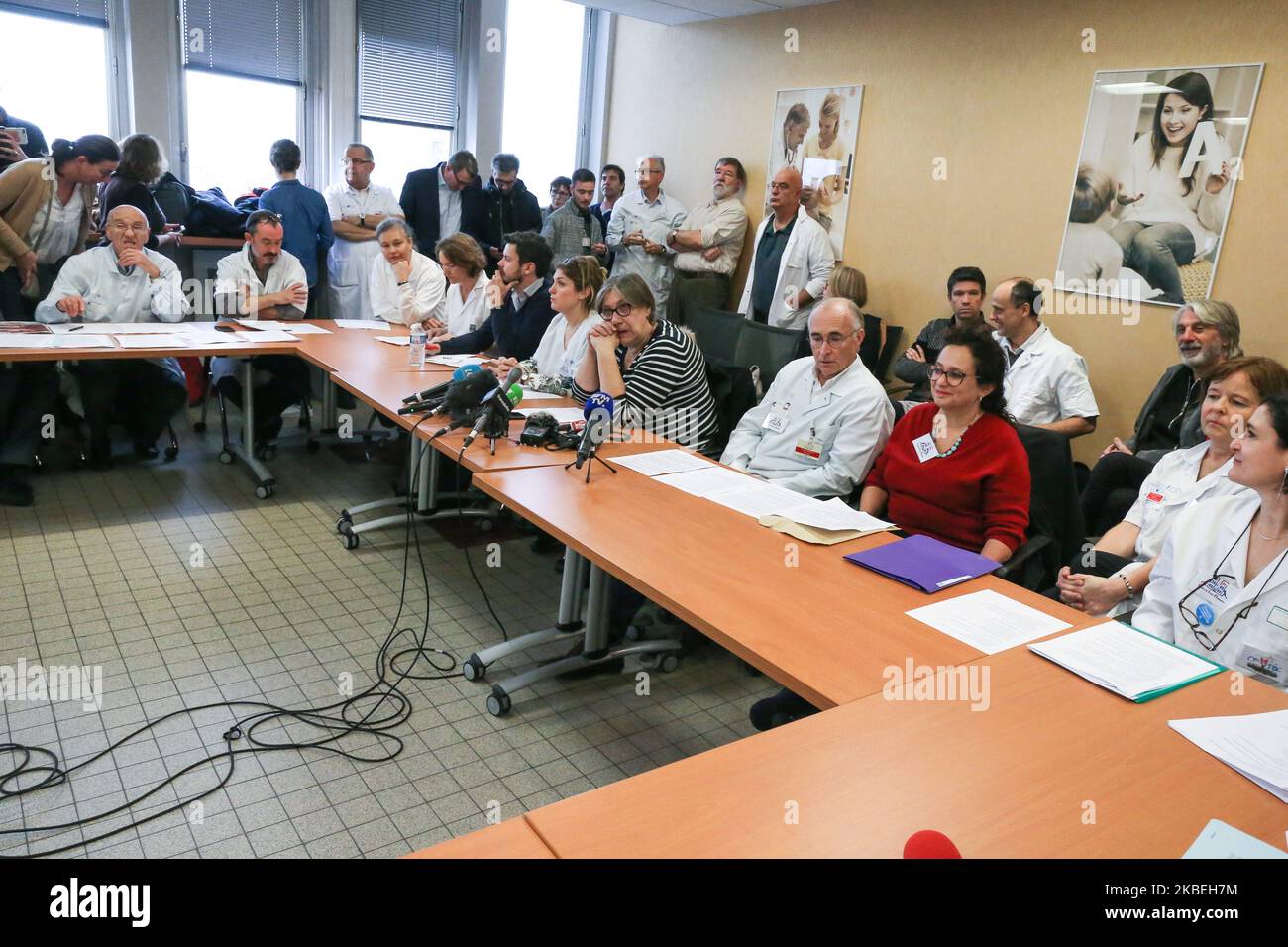 Members of the 'CIH - Collectif Inter Hopitaux' (Inter-hospitals collective) give a press conference after the publication of a collective resignation letter to protest against the emergency plan proposed by the government, at the Pitie-Salpetriere hospital in Paris on January 14, 2020. More than 1,000 hospital doctors, including some 600 heads of medical departments, published on January 14 a letter to 'collectively resign' from their administrative duties if French Health and Solidarity Minister does not start 'negotiations' on the hospital's budget and salaries. (Photo by Michel Stoupak/Nur Stock Photo