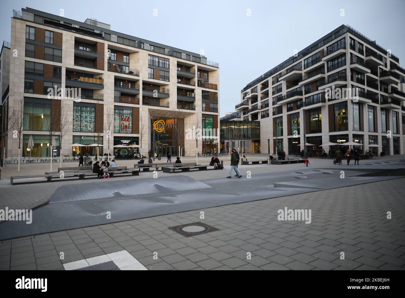 Shoppingcentre hi-res stock photography and images - Alamy