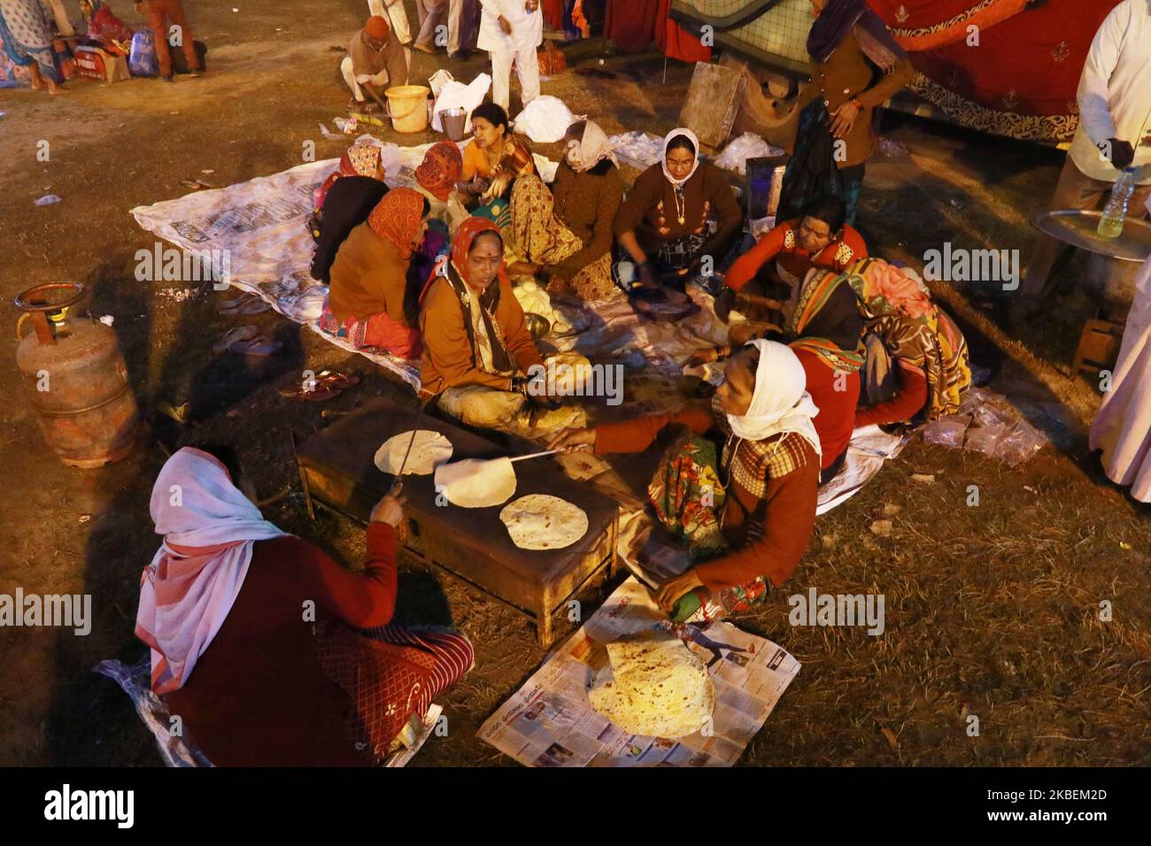 Indian devotee preparation Diner at the temporary Gangasagar Mela camp at Babughat on January 14,2020 in Kolkata,India. Thousands of Hindu pilgrims are expected to take the annual holy dip at Gangasagar, where the Ganges River reaches the Bay of Bengal, on the auspicious Makar Sankranti festival day that falls on Jan. 15. (Photo by Debajyoti Chakraborty/NurPhoto) Stock Photo